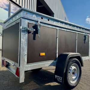 VDM Gepäckwagen mit braunem Betonsperrholz